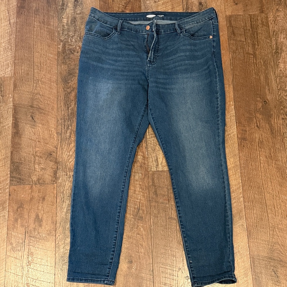 WOMENS OLD NAVY JEAN SIZE 16